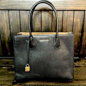 Michael Kors Black Handbag 👜